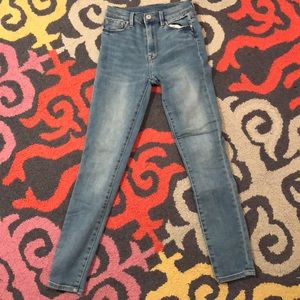 Urban outfitters light wash skinny jeans!